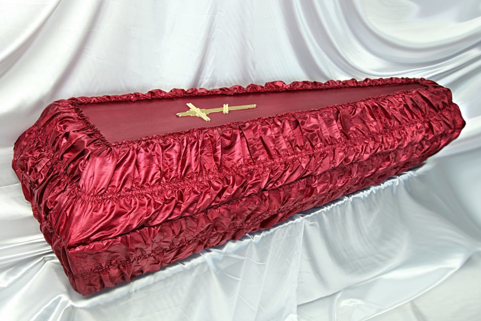 Гроб сосновый обитый